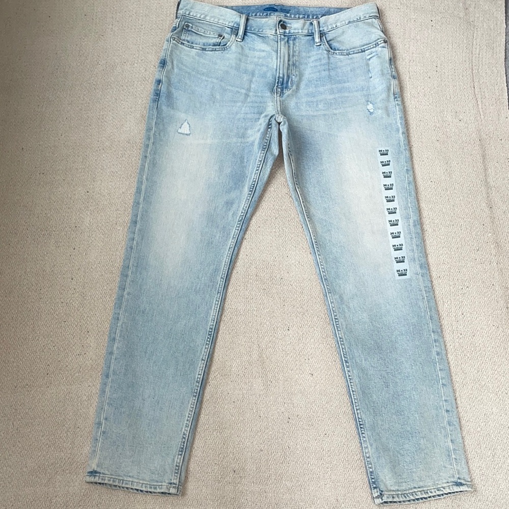 NWOT Old Navy Sz 36x32 Men’s Relaxed Slim blue jeans some distressed accents